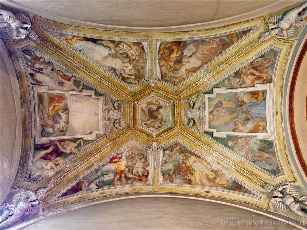 Milan (Italy) - Vault of the Chapel of St. Vincenzo Ferrer in the Basilica of Sant'Eustorgio 